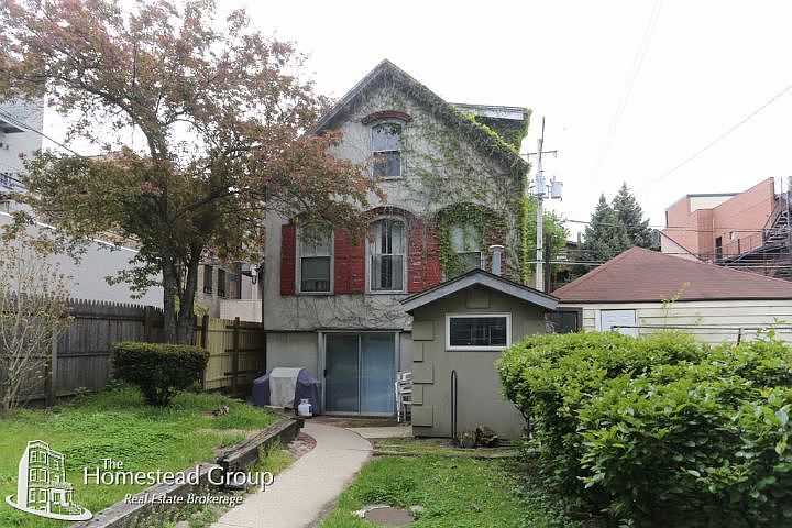 1st image of 1015 W Wolfram St #Chouse