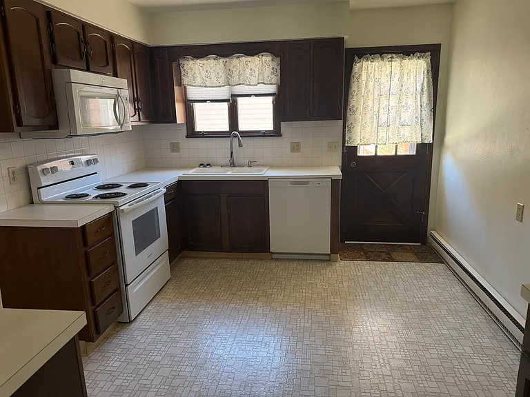 403 Dahlia St — Photo 4