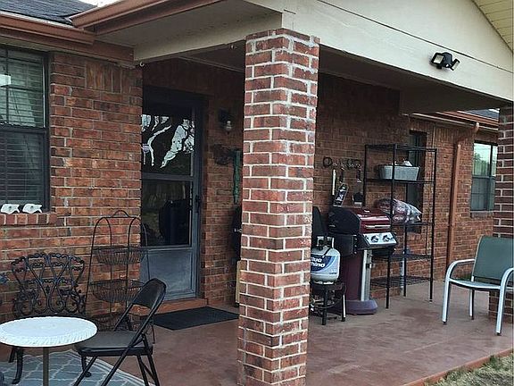 2nd image of 909 Alamo Dr