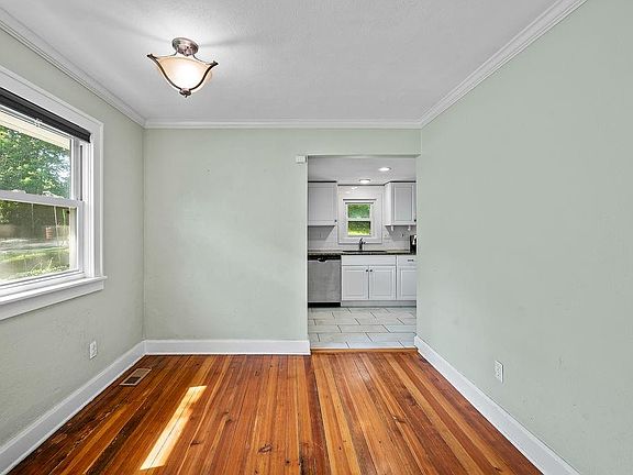 4th image of 522 E Walnut St