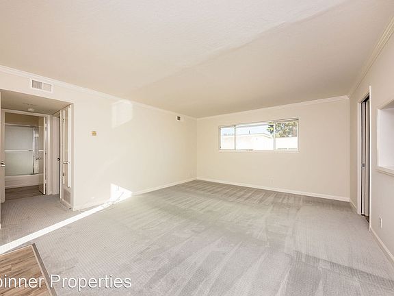 3rd image of 312 Catalpa St Unit 7