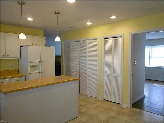 3rd image of 629 Valley Forge Dr