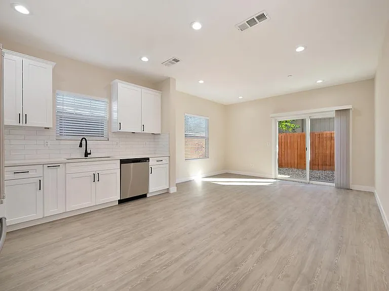 2985 San Jose Way #1 — Photo 3