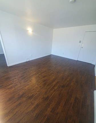 3rd image of 516 N Oxford Ave