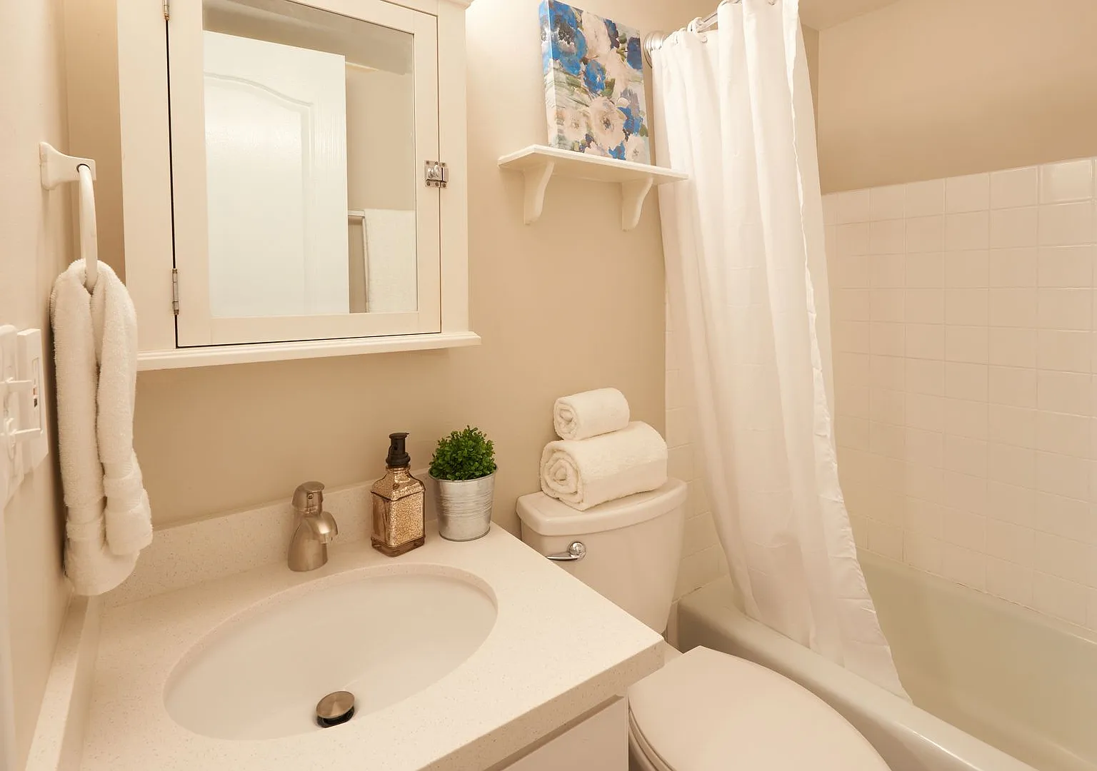 Rachel Manor — Photo 3