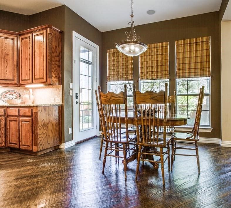 1st image of 701 Windsor Ct