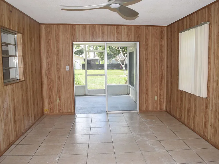 1881 SE Airoso Blvd — Photo 15