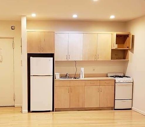 4th image of 247 Wadsworth Ave APT 2A