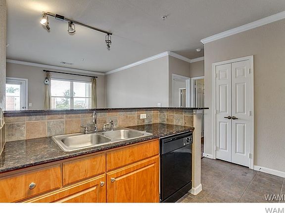 5th image of 600 13th St Unit 423