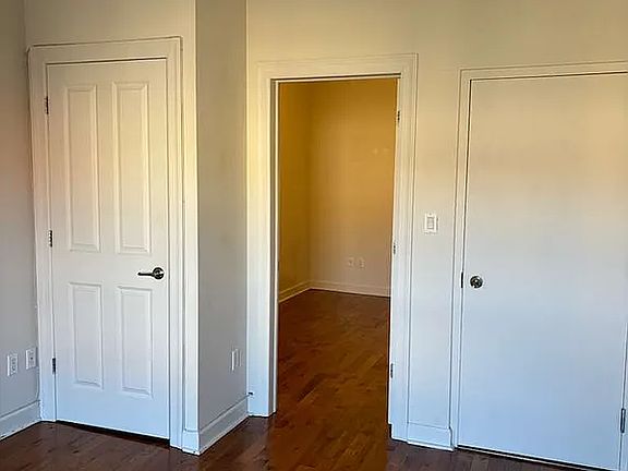 5th image of 504 Seneca Ave APT 3R
