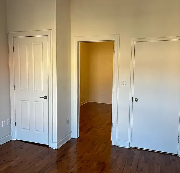 504 Seneca Ave #3R — Photo 5