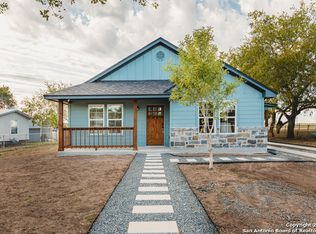938 Avenue G, Poteet, TX 78065