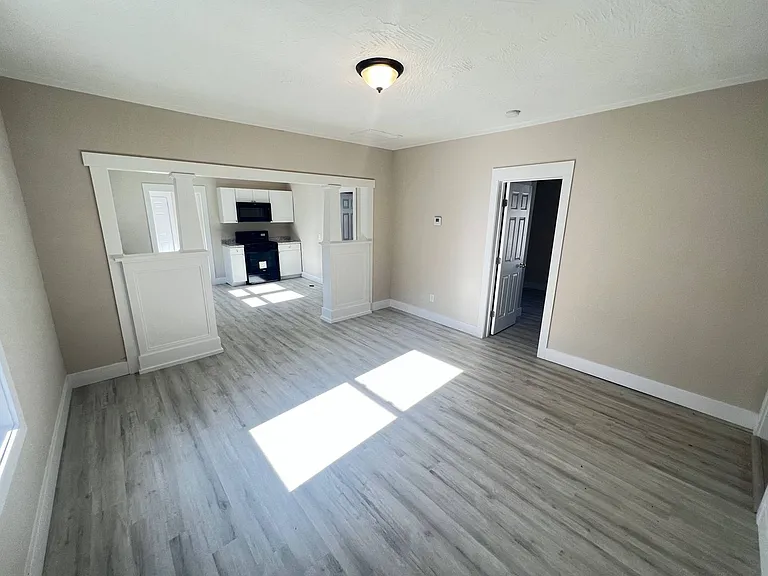 2251 N Rogers Ave — Photo 18