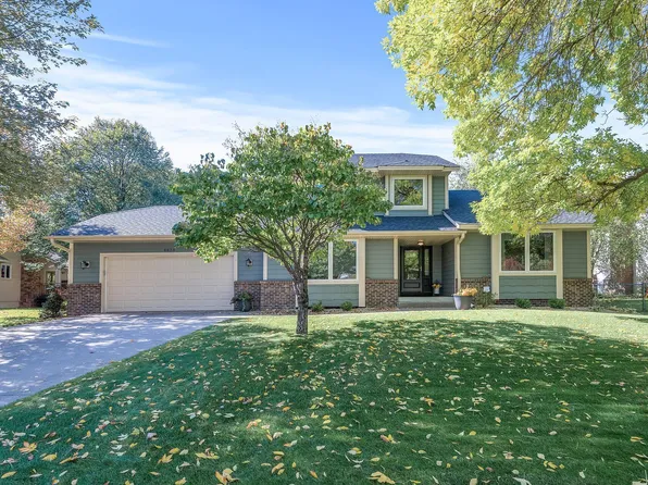 8823 Loch Lomond Ct, Minneapolis, MN 55443