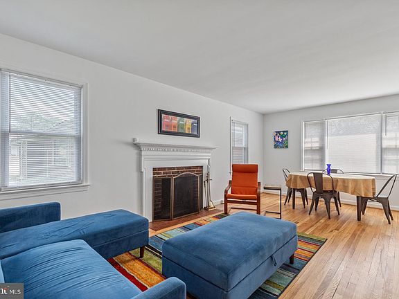 5th image of 4115 Lane Pl NE