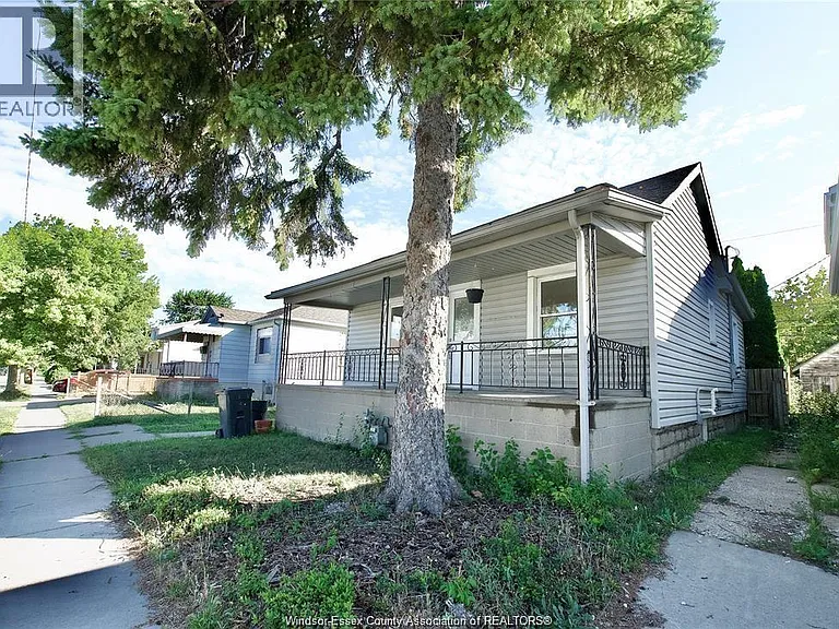 1636 Cadillac St — Photo 2