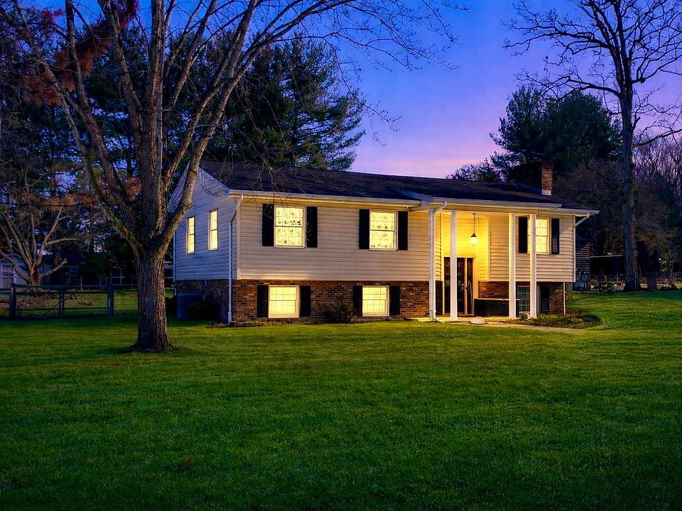 1st image of 124 Forest Springs Dr