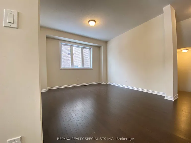 17 Oriole Cres — Photo 6