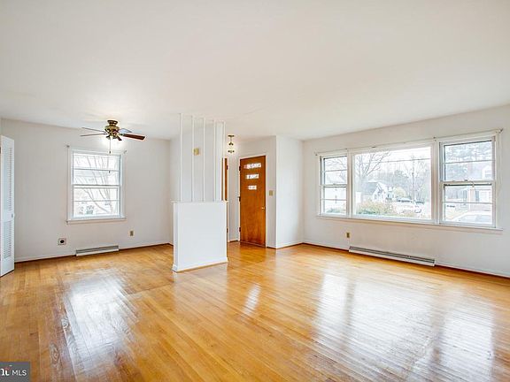 Living Room/ Dining Room