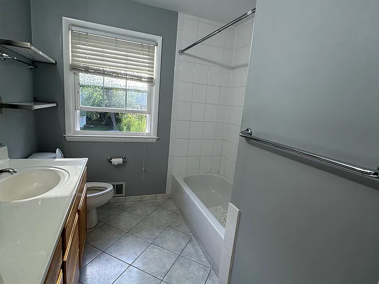 2428 Drexel St — Photo 9