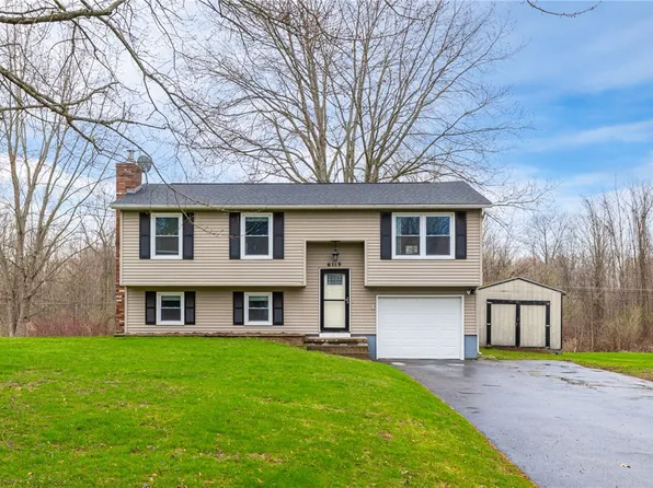 6119 Hollybush Ln, Ontario, NY 14519