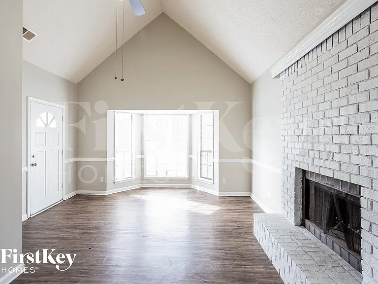 4812 Barkshire Dr — Photo 3