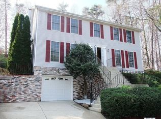 16072 Deer Park Dr, Dumfries, VA 22025