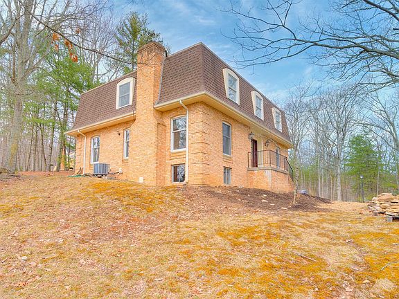 2nd image of 3295 Laurel Dr