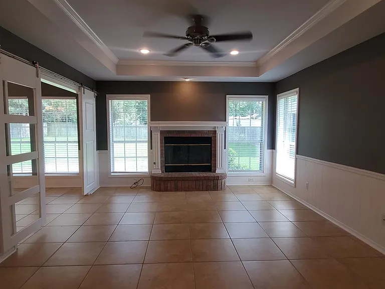 18257 Springmill Ct — Photo 5