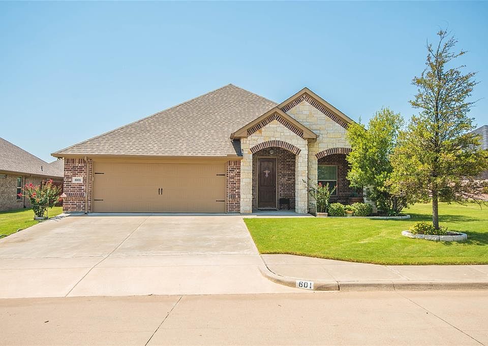 1st image of 601 Donna Cir