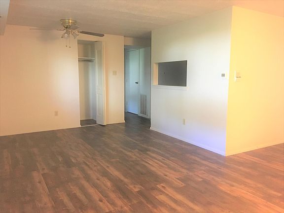 2nd image of 3000 Garden Apartment Dr APT 11