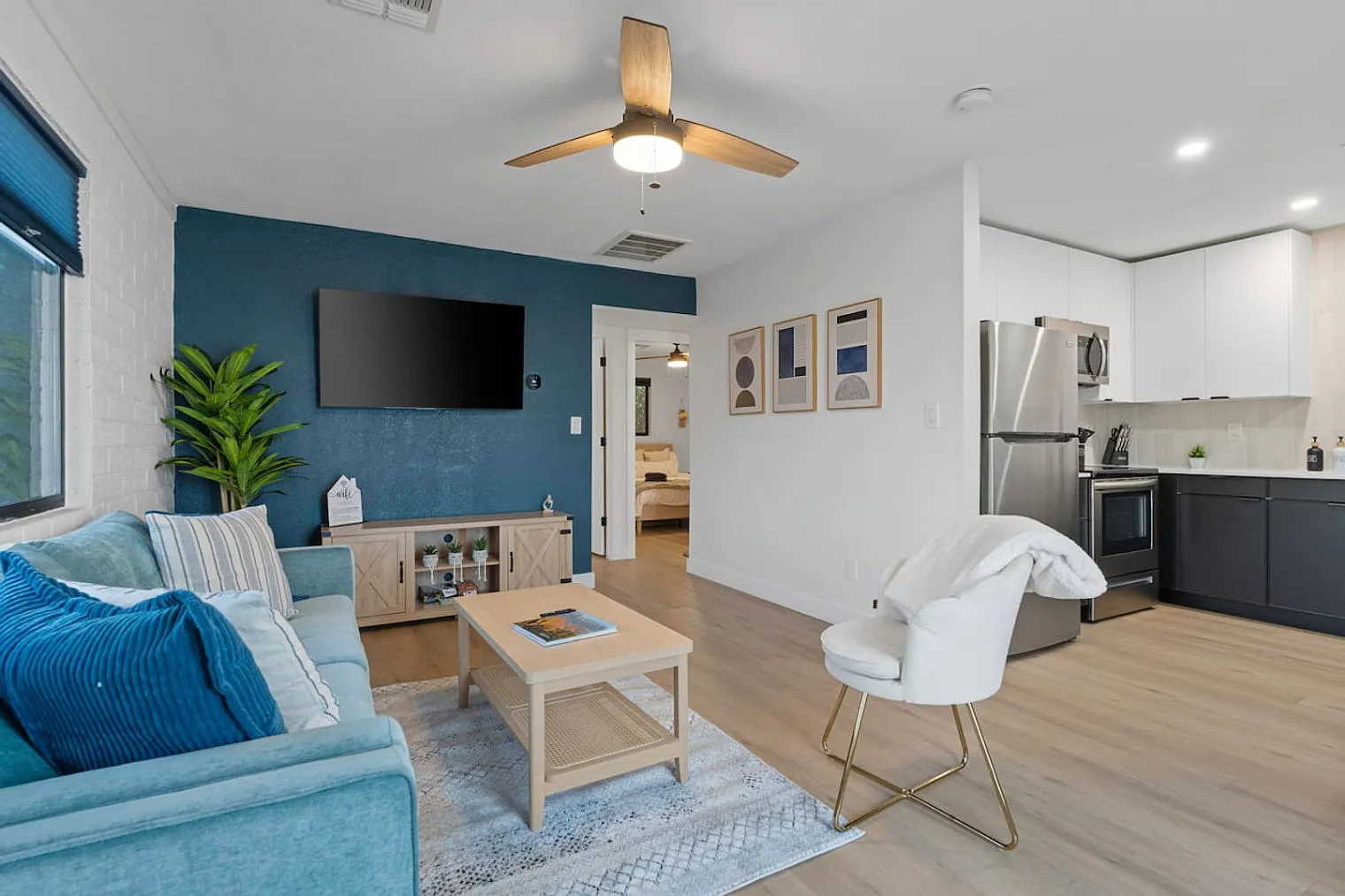 2 bed, 1.0 bath, $2,868 — Photo 2