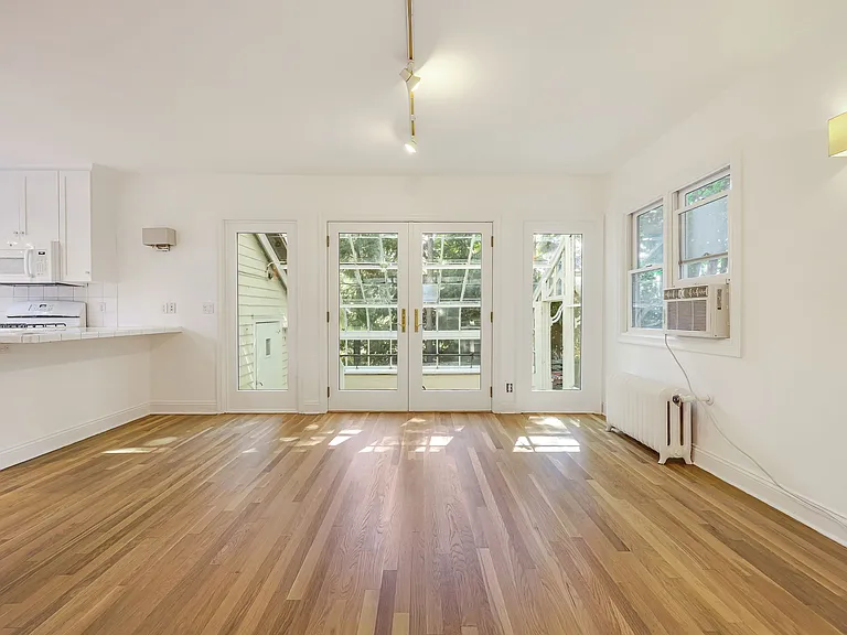 14 Grove Ln — Photo 8