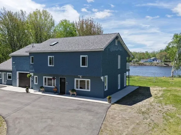 50 Water Street, Howland, ME 04448