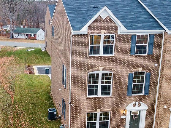 3rd image of 2116 Governors Way