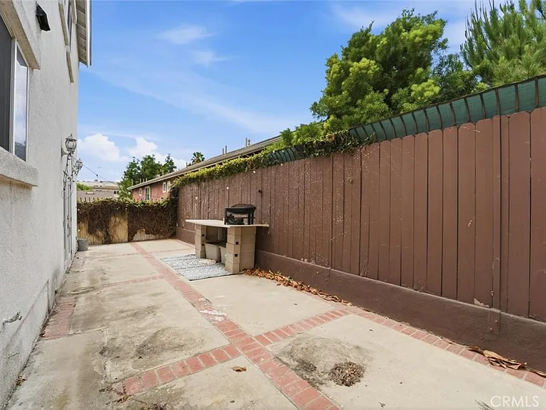 709 Warren Ln — Photo 31