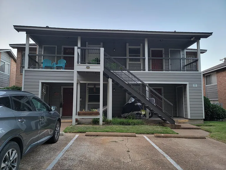 2404 Sycamore Ave #C-1 — Photo 2