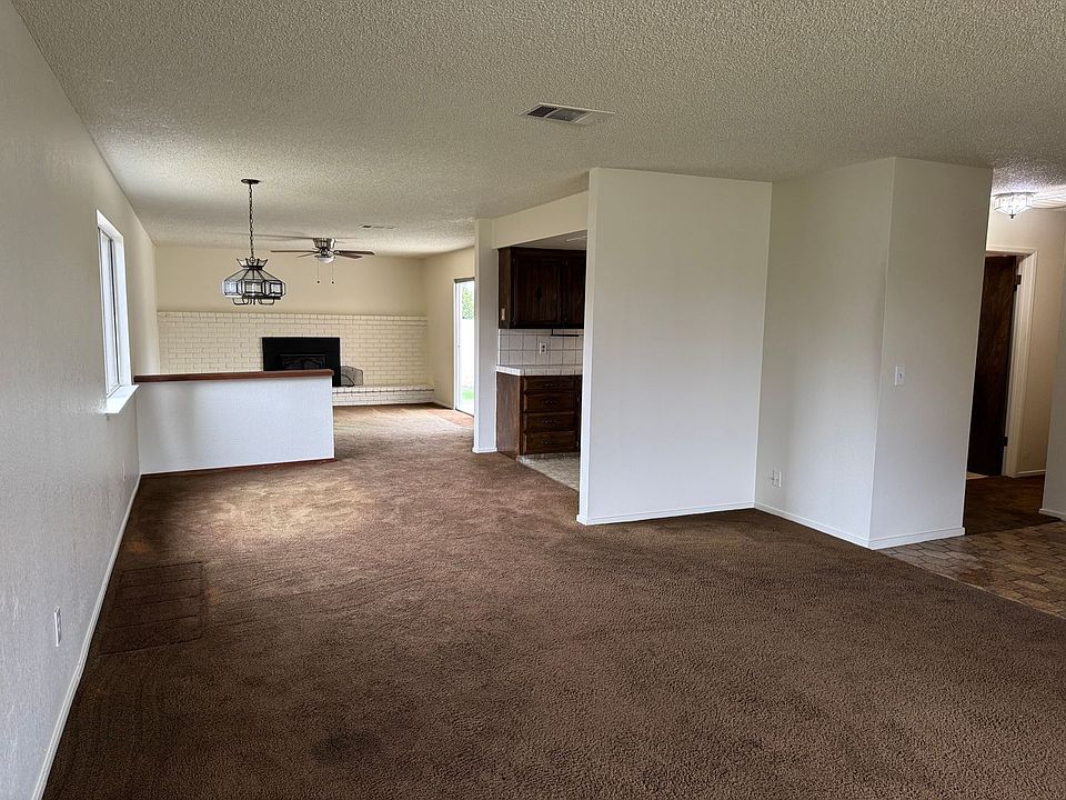 1st image of 1586 Hawthorne Dr
