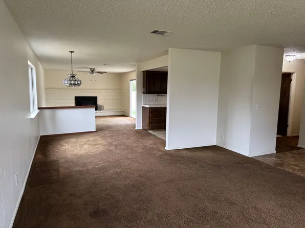 1586 Hawthorne Dr, Los Banos, CA 93635
