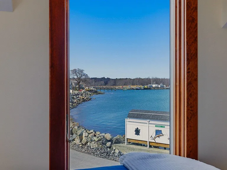 130 Harbor Rd — Photo 30
