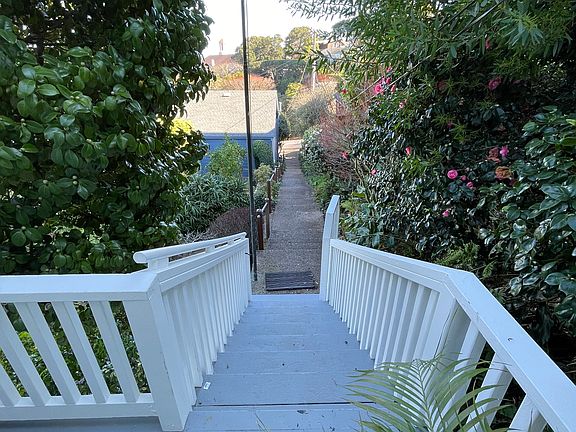 3rd image of 185 San Carlos Ave