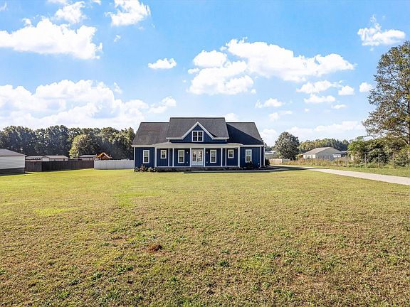 2nd image of 724 Simon Rd