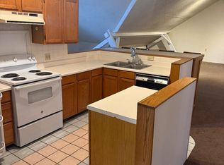 24 N 3rd St #E, Womelsdorf, PA