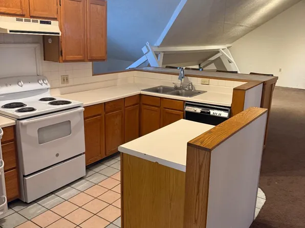 24 N 3rd St, Womelsdorf, PA