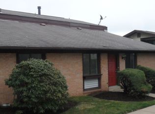 2566 Fox Ridge Ct, Lake Ridge, VA 22192