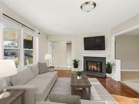 3rd image of 3115 Wellington Dr