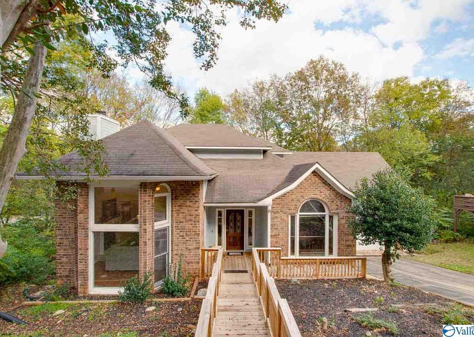 1st image of 10105 Skylark Dr SE