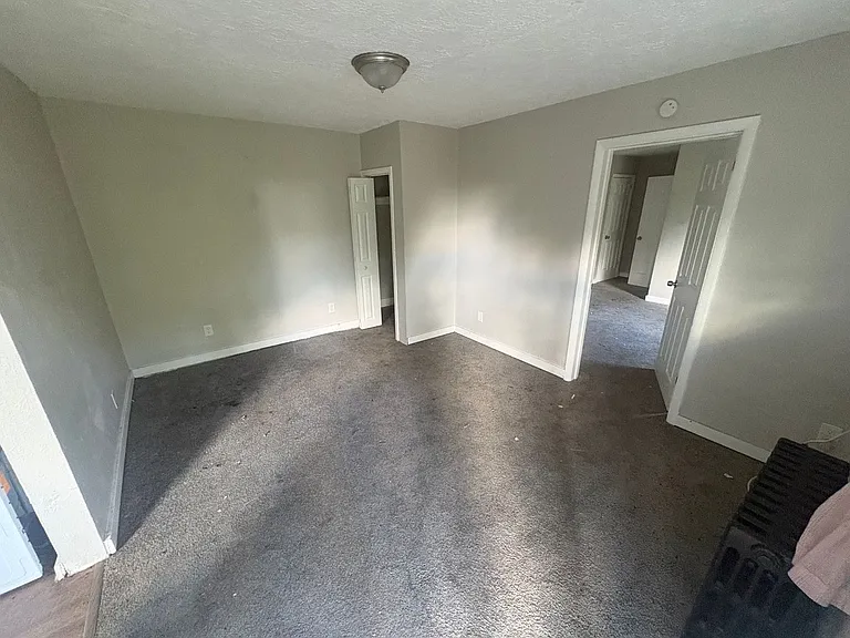 726 Large Ave — Photo 14