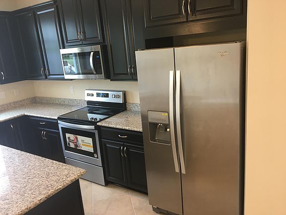 3rd image of 539 Richmond Dr