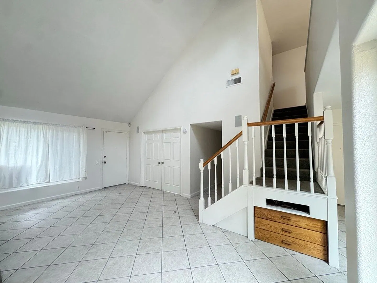 Stunning and Spacious 4 Bedroom in Mira Mesa! — Photo 3